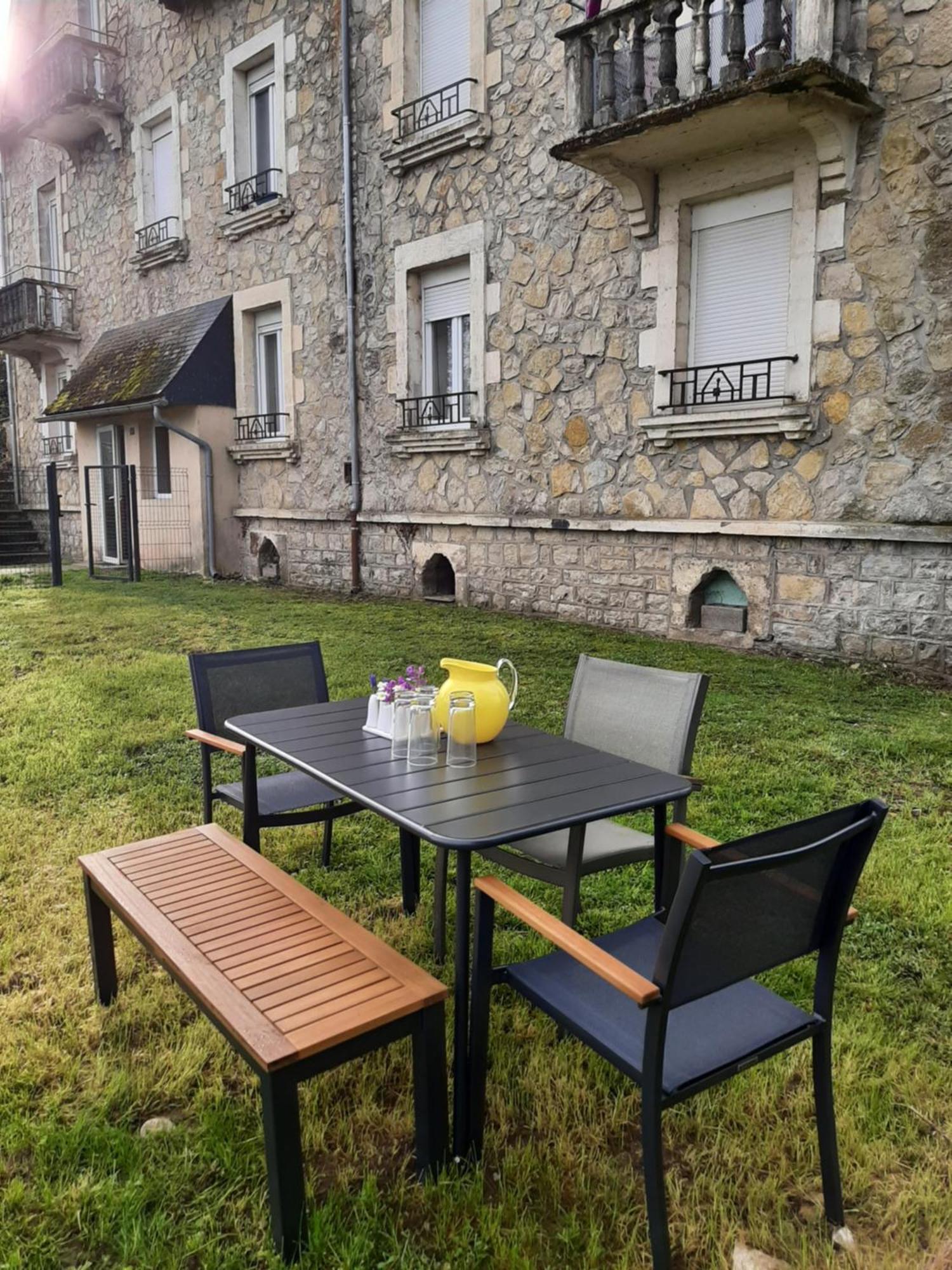Grand Appartement Avec Jardin Bretenoux Dış mekan fotoğraf